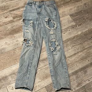 Urban outfitter distressed mom jean size 25